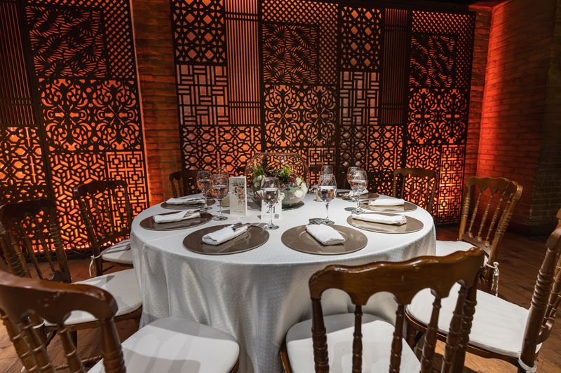 Wing Snob private dining room for events